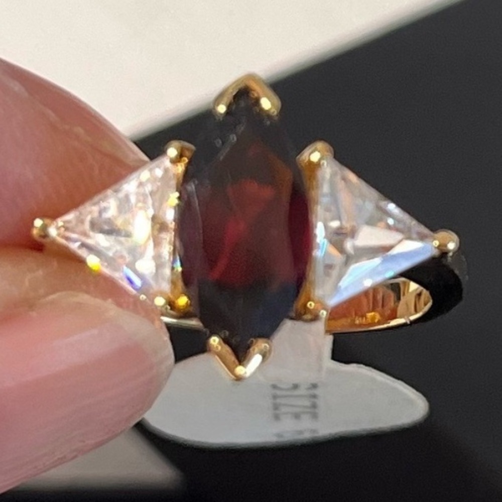 Fifth Avenue Austrian Crystal & Gold Ring. Nickel & Lead free. Sz 6
